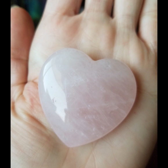 🌙💖Rose Quartz Heart Palm Stone - Picture 9 of 11